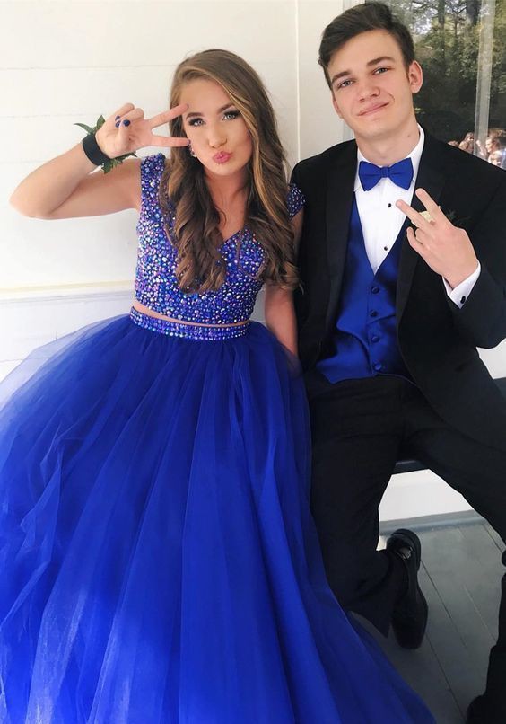 Royal blue couple prom on Stylevore