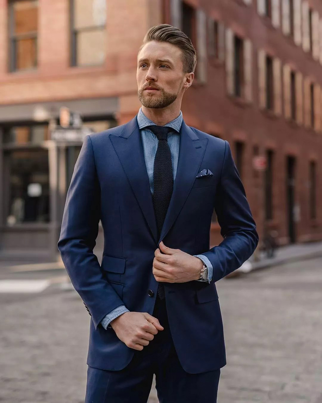 What Color Of Tie Goes With Navy Blue Suit - Jemitwc